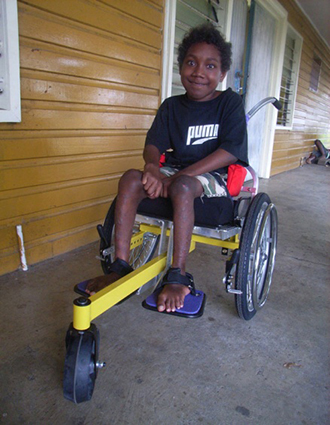 A photo from the blog of Sefakor, that shows a boy in a wheelchair, wearing a t-shirt that says P U M A.